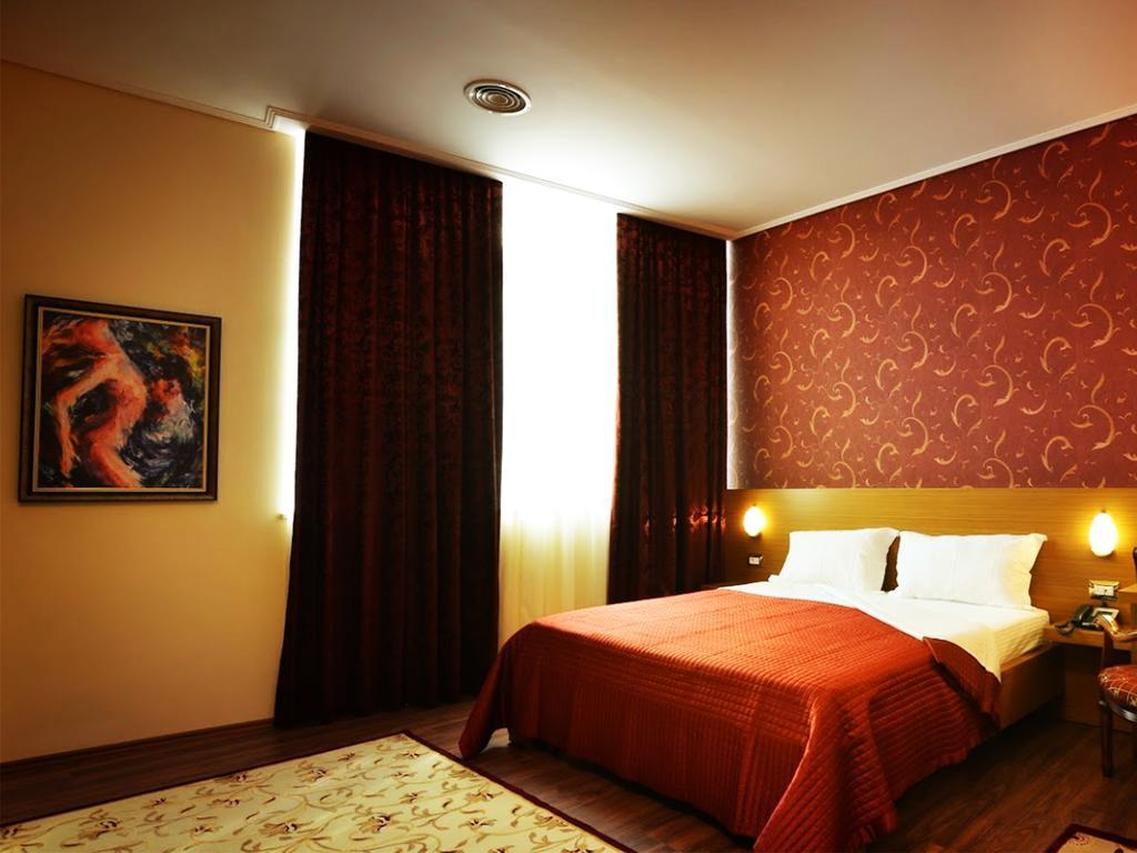 Hotel Austria ティラナ エクステリア 写真