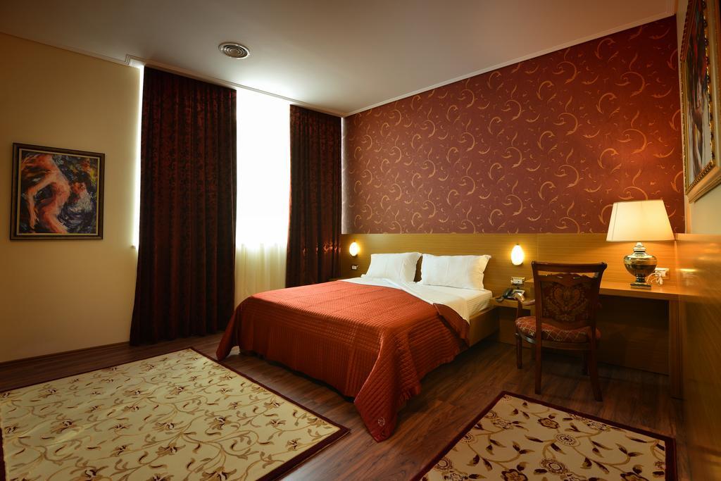 Hotel Austria ティラナ エクステリア 写真