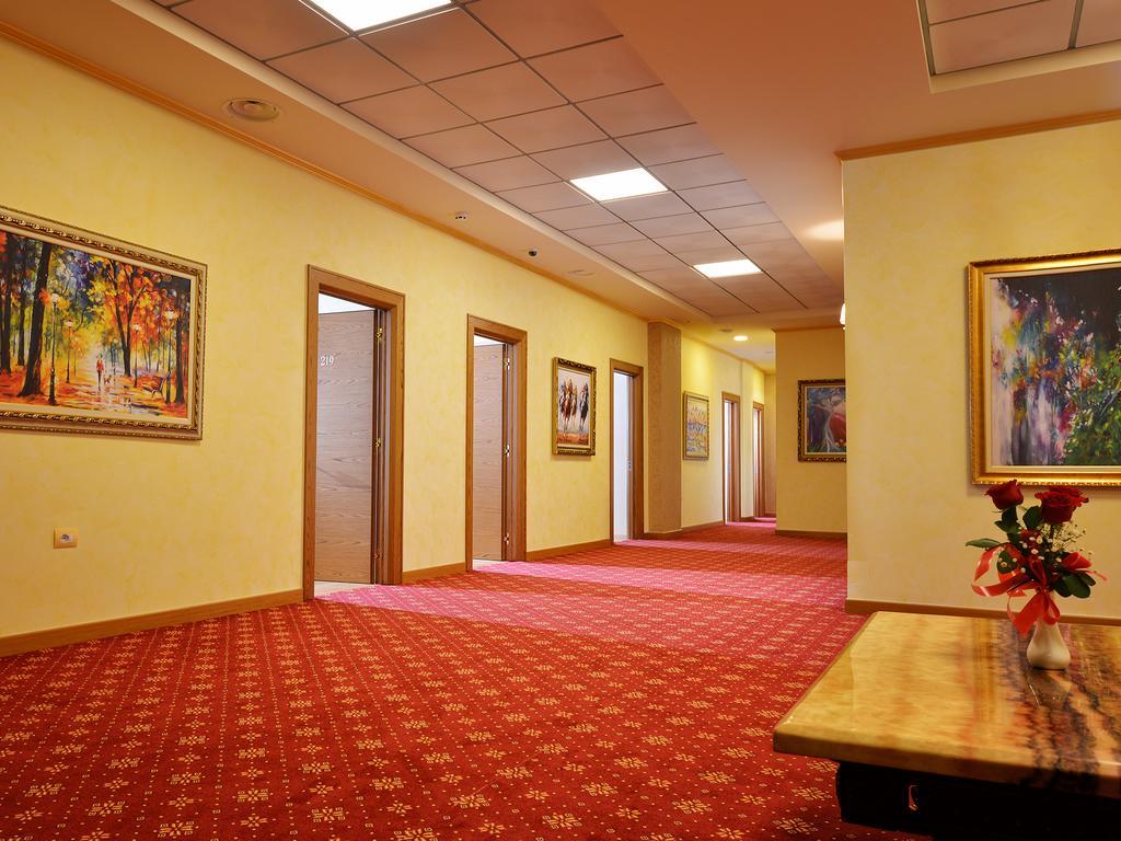Hotel Austria ティラナ エクステリア 写真