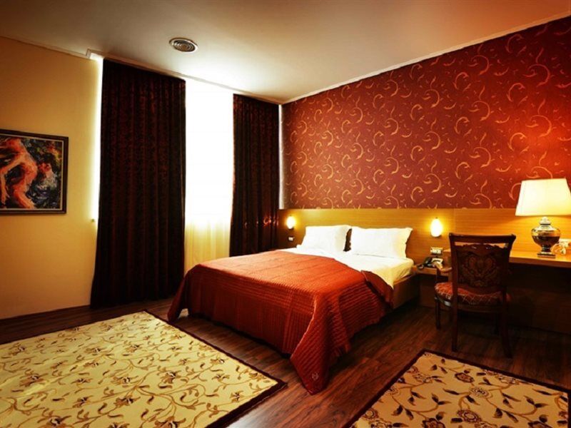 Hotel Austria ティラナ エクステリア 写真